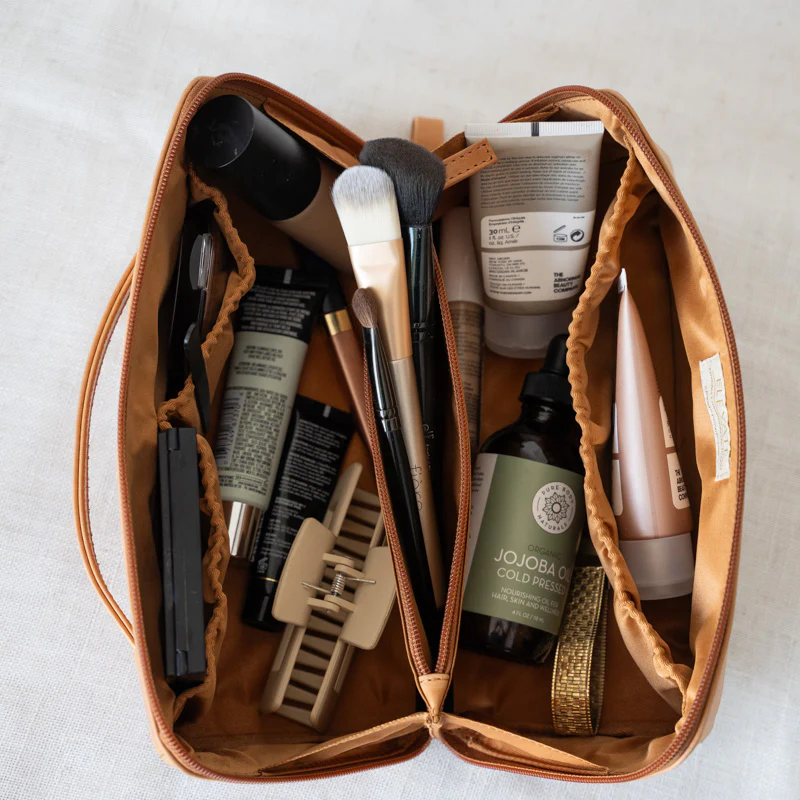 Toiletry kit , Makeup pouch, Doppkit
